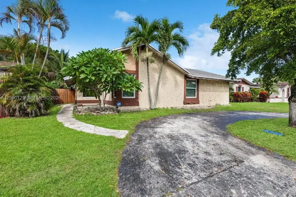 281 SW 83rd Ave, North Lauderdale FL 33068 photo 2