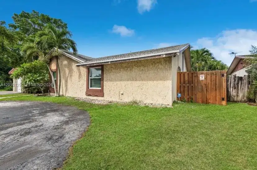 281 SW 83rd Ave, North Lauderdale FL 33068 photo 4