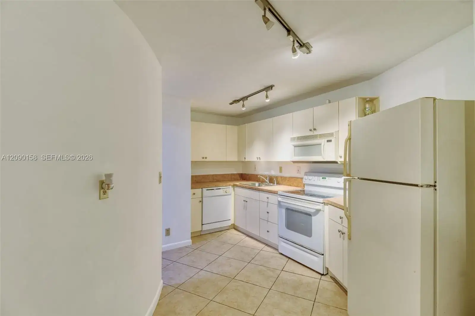 800 W Parkview Dr # 311, Hallandale Beach FL 33009 photo 5