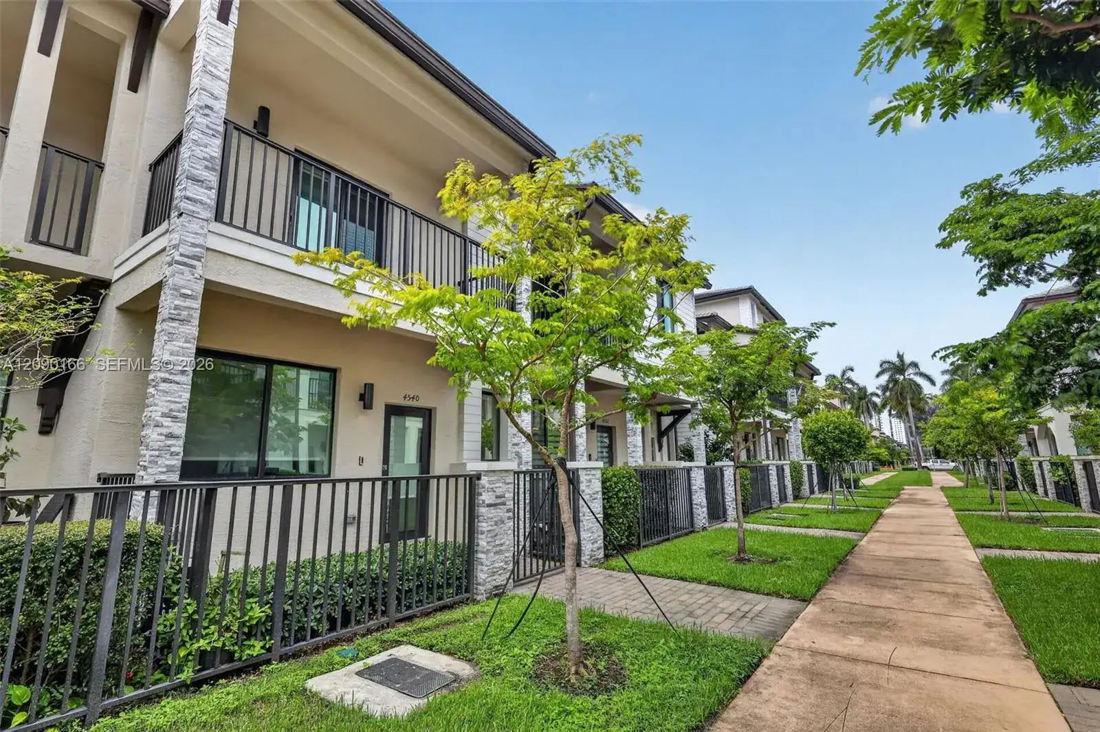4540 NW 83rd Path, Doral FL 33166 photo 3
