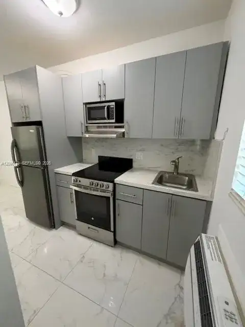 625 SW 5th Ave # 8, Miami FL 33130 photo 4