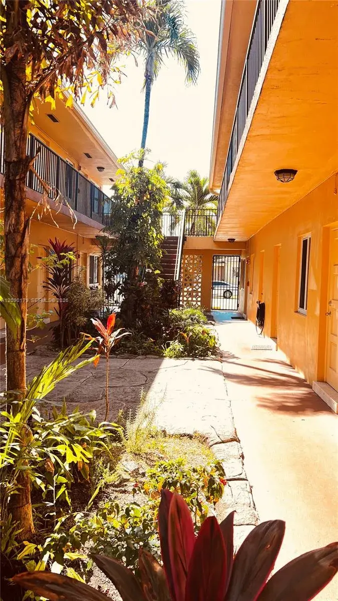 1733 Mayo St # 11, Hollywood FL 33020