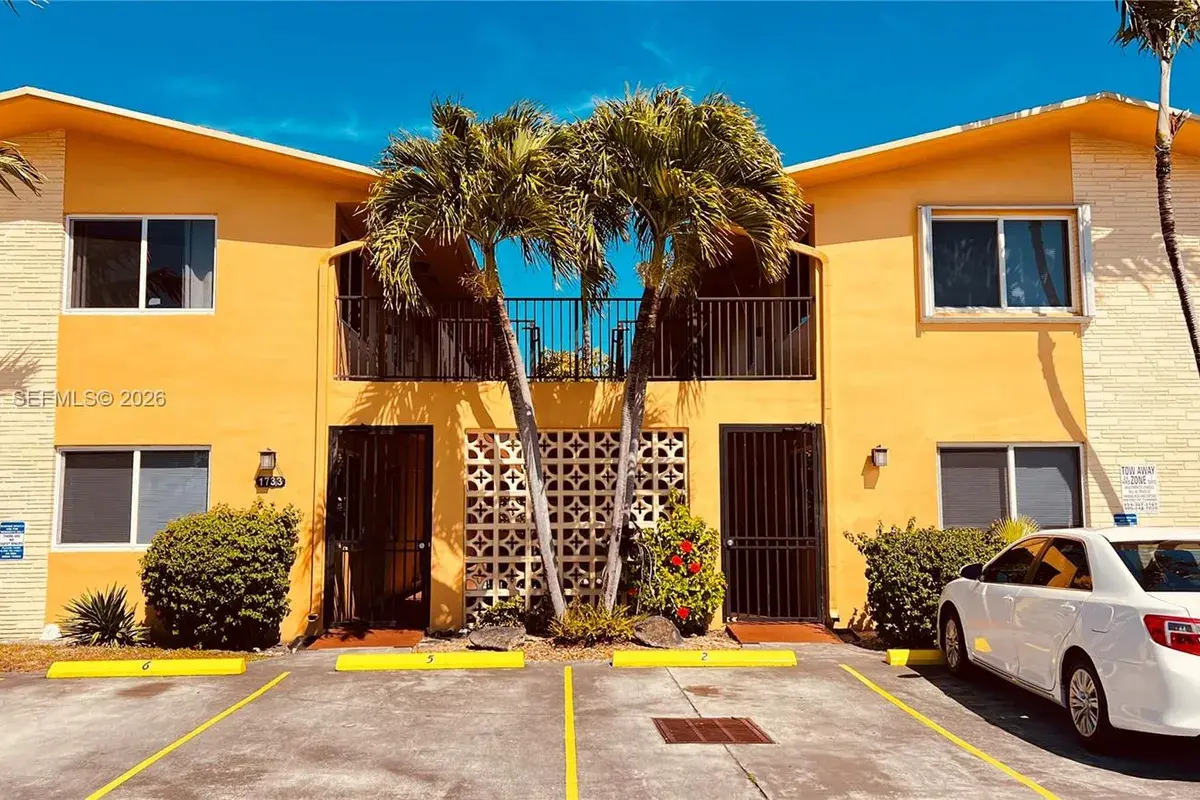 1733 Mayo St # 11, Hollywood FL 33020