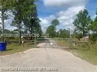 881 Papaya Street, Lake Placid FL 33852 photo 3