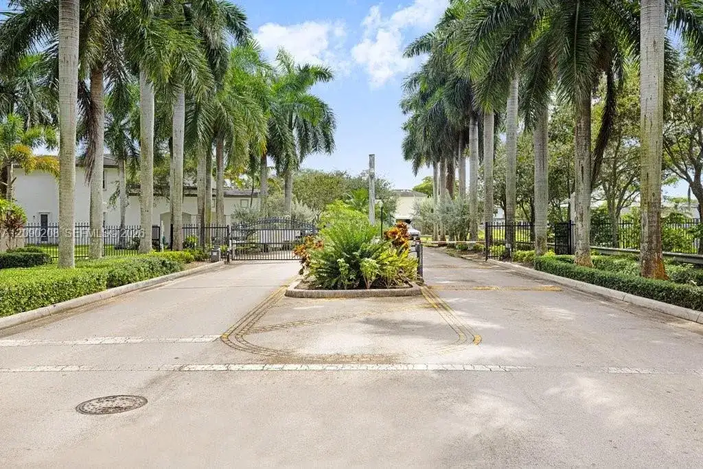 3656 NE 3rd Ct, Homestead FL 33033 photo 3