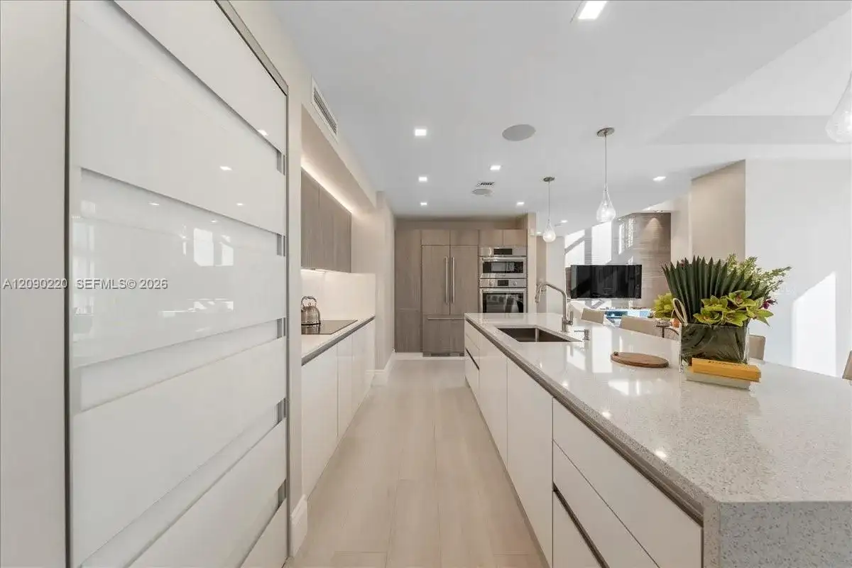 455 NE 39th St # 306, Miami FL 33137 photo 2