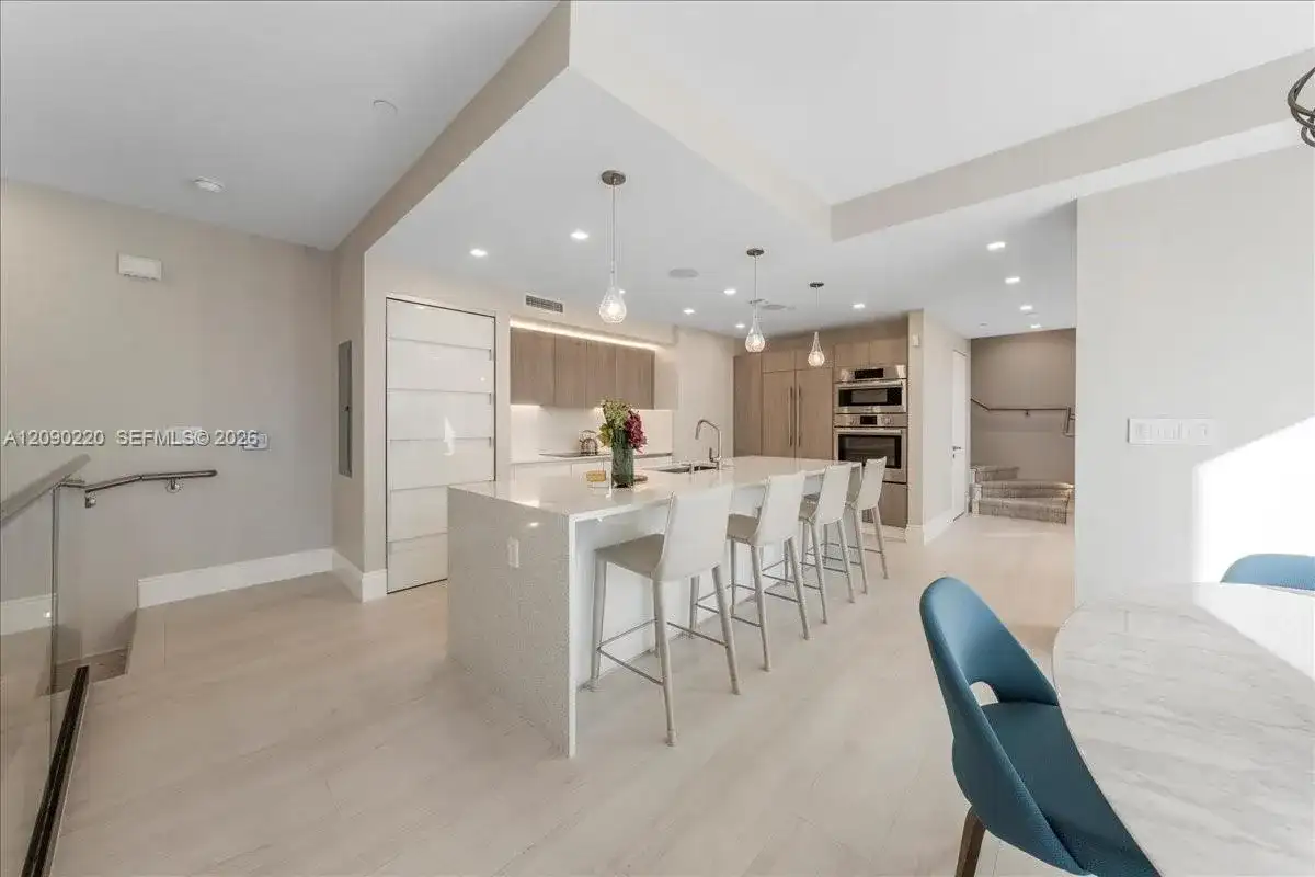 455 NE 39th St # 306, Miami FL 33137 photo 3