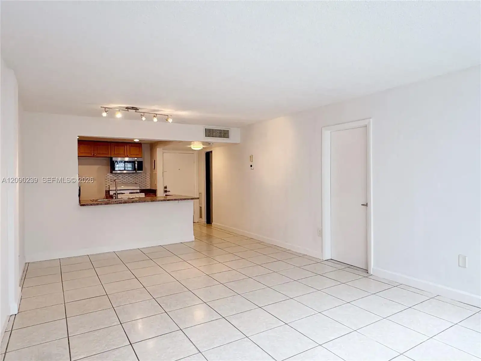 2175 NE 170th St # 104, North Miami Beach FL 33162 photo 2