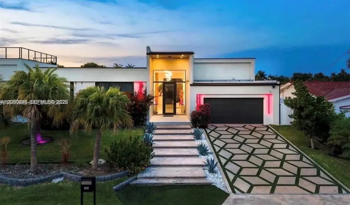 2225 NE 19th St, Fort Lauderdale FL 33305 photo 2