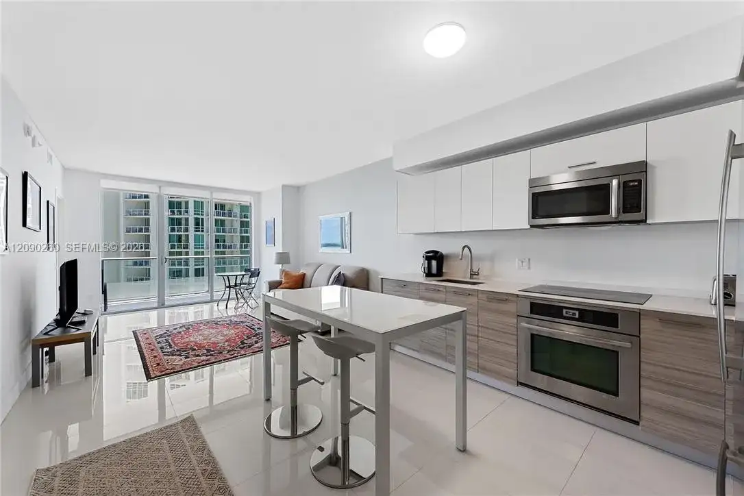 1300 Brickell Bay Dr # 1905, Miami FL 33131 photo 2