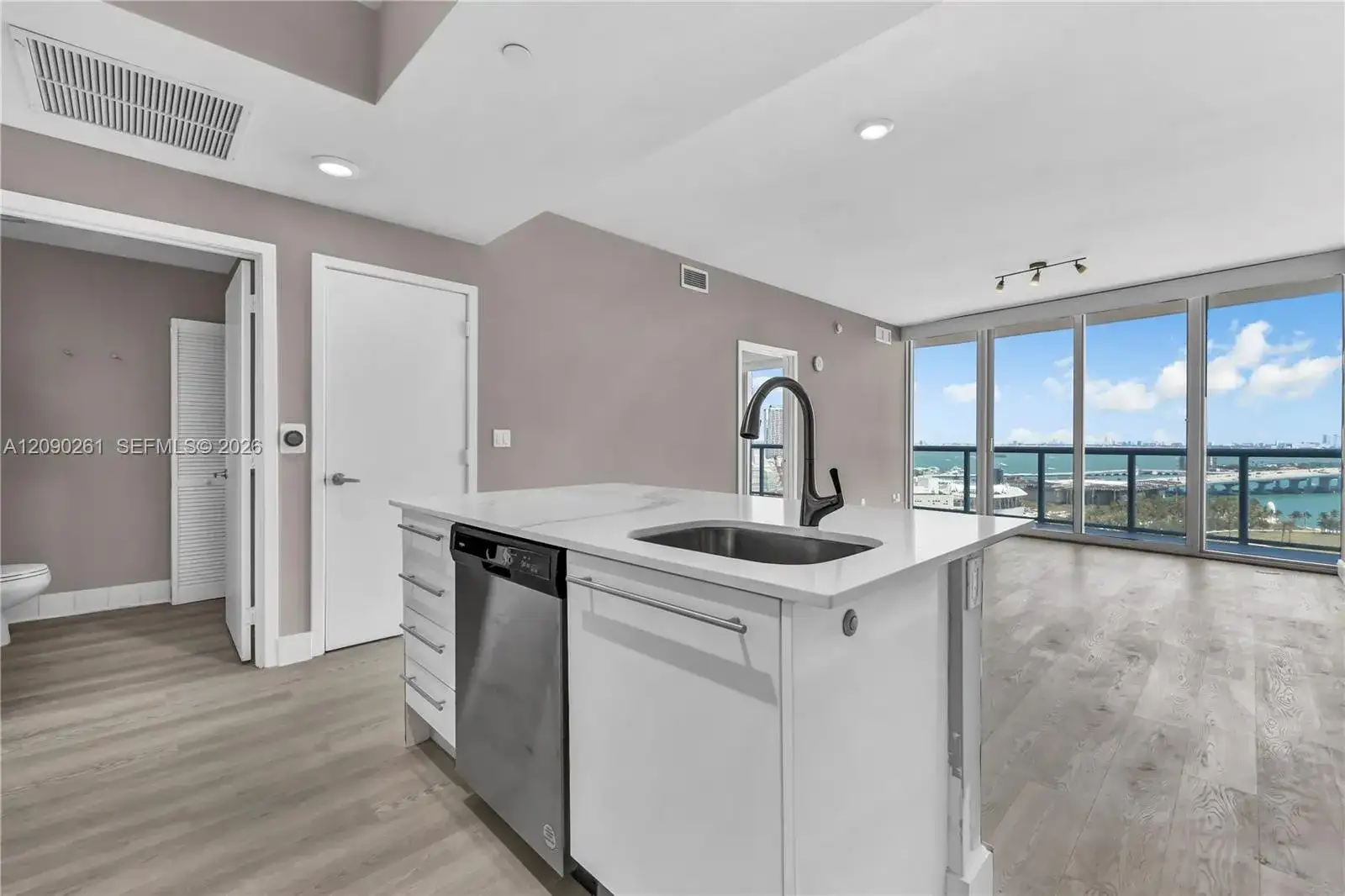 888 Biscayne Blvd # 1710, Miami FL 33132 photo 3