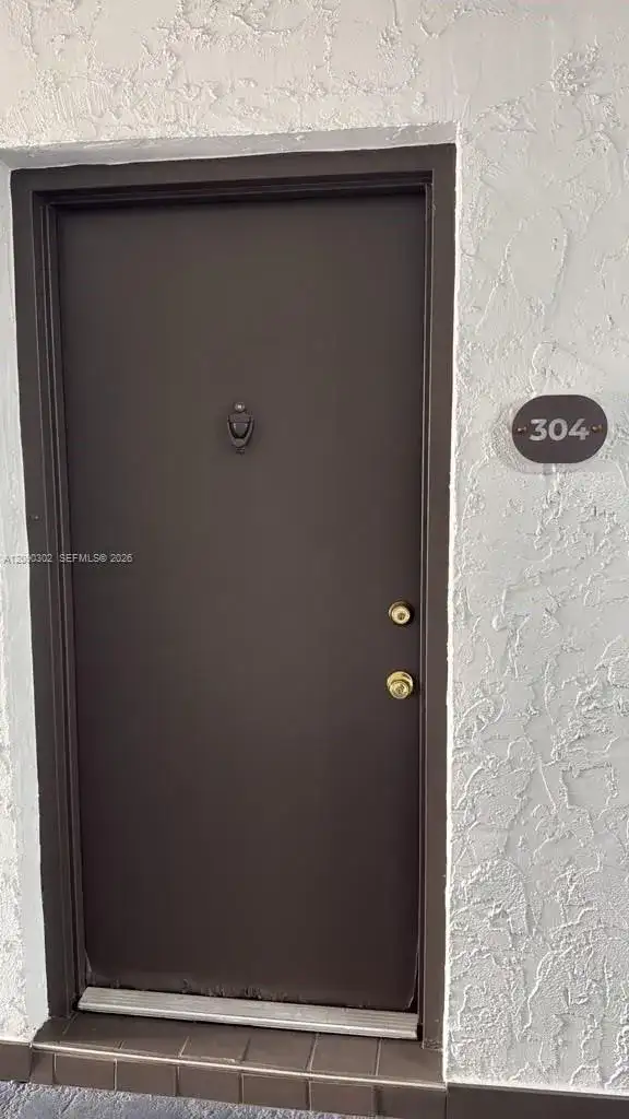 5221 Geneva Way # 304, Doral FL 33166 photo 2