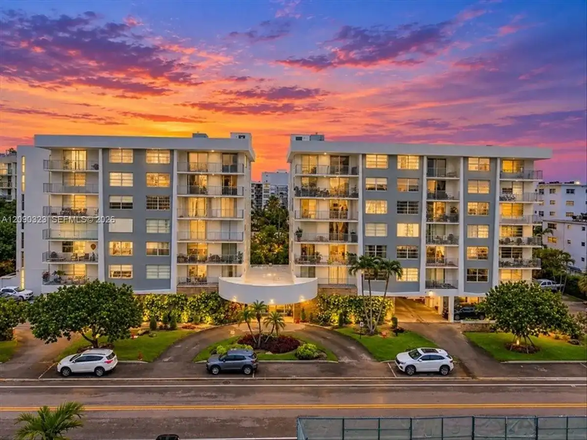 1050 93rd St # 3G, Bay Harbor Islands FL 33154