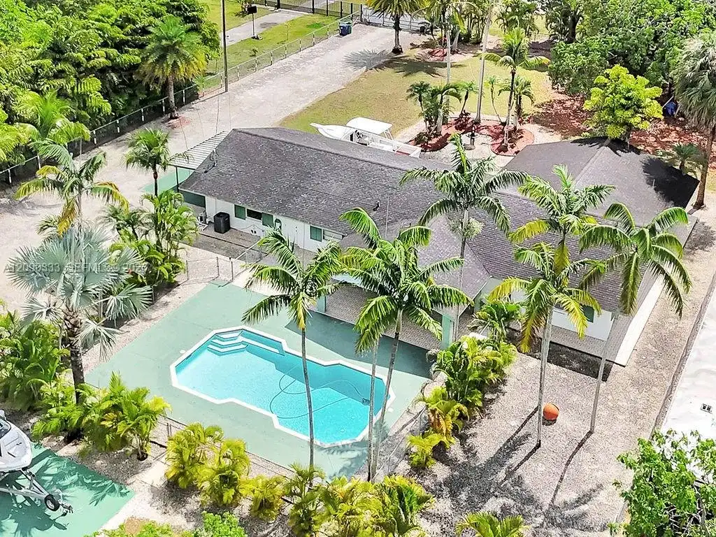 26100 SW 192nd Ave, Homestead FL 33031