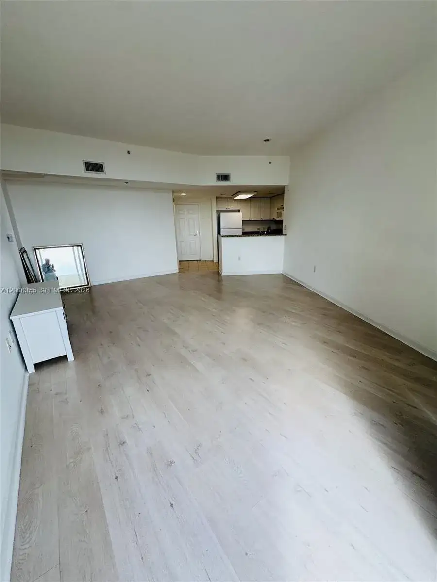19501 W Country Club Dr # 1006, Aventura FL 33180 photo 2