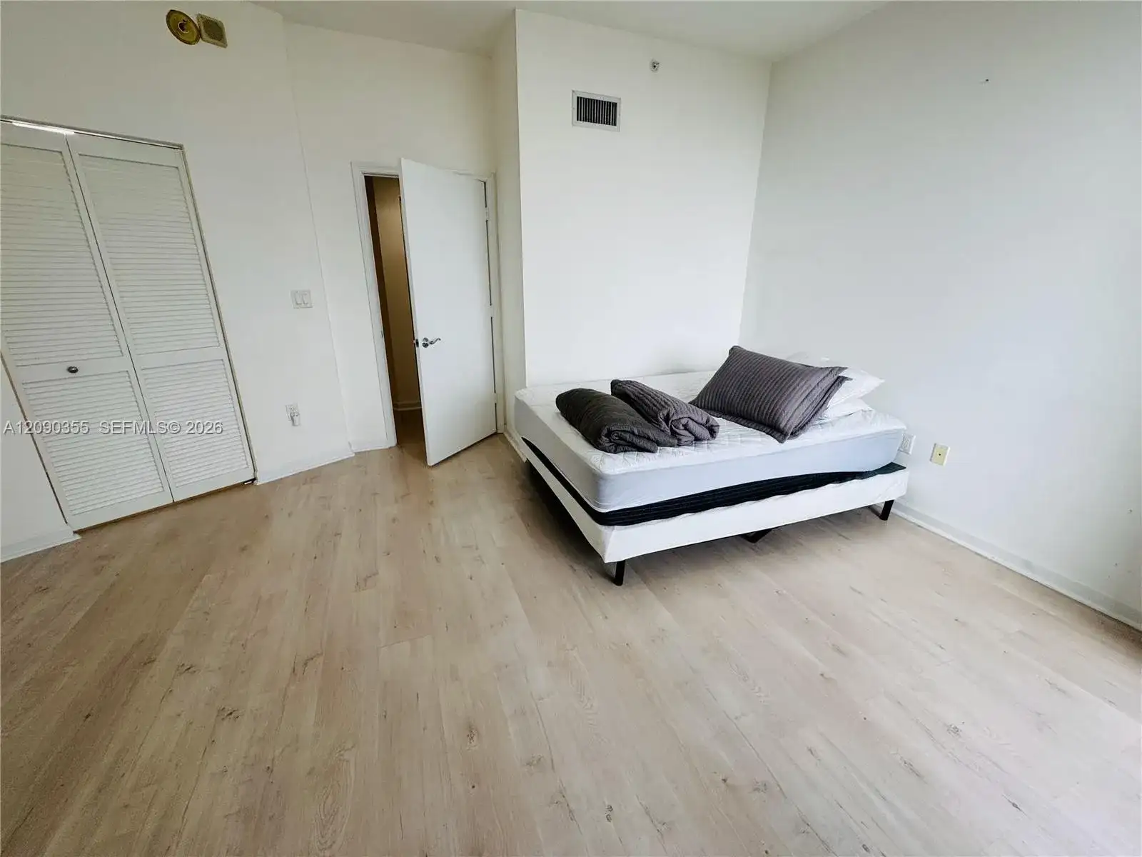 19501 W Country Club Dr # 1006, Aventura FL 33180 photo 3