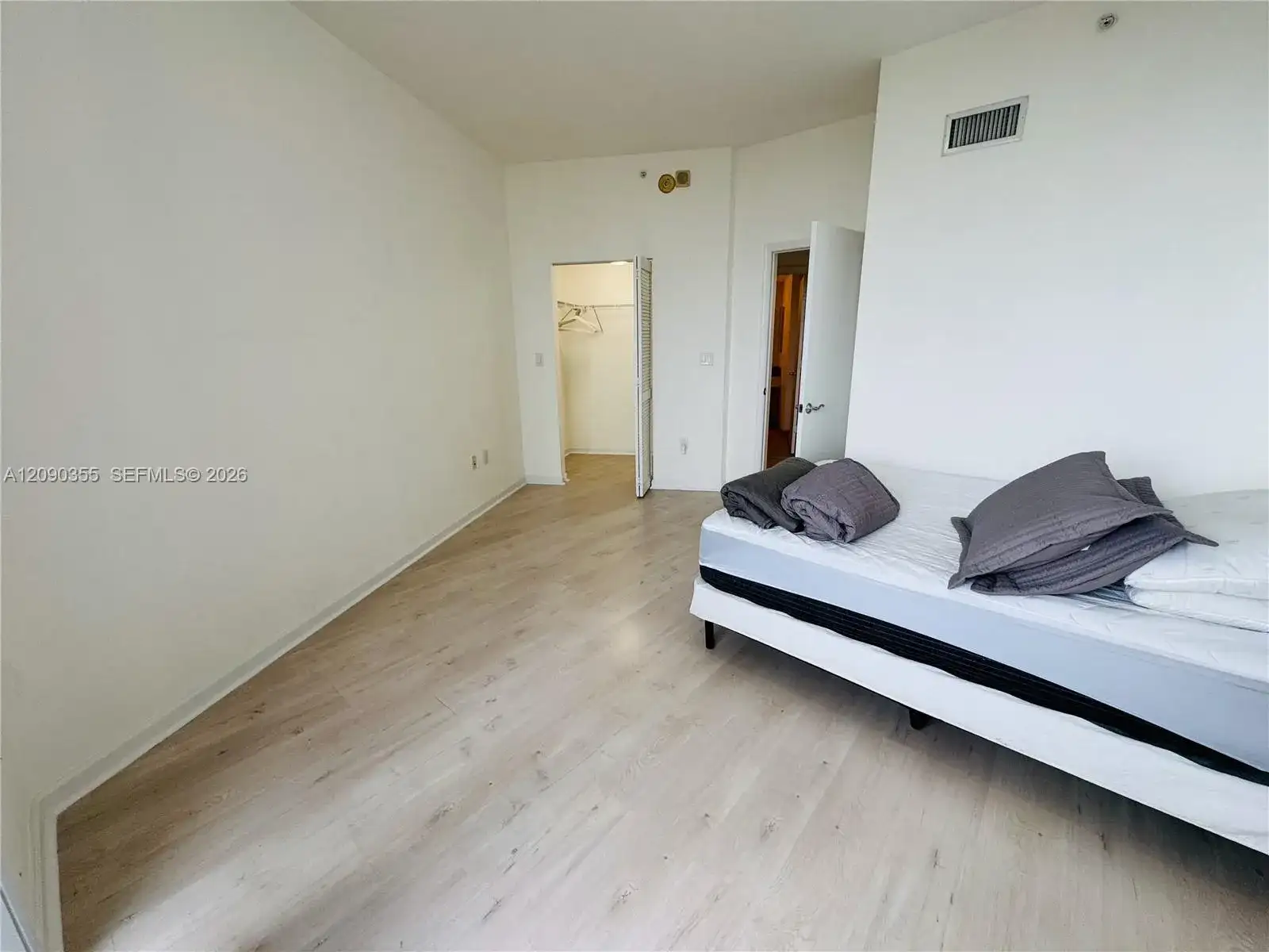 19501 W Country Club Dr # 1006, Aventura FL 33180 photo 4