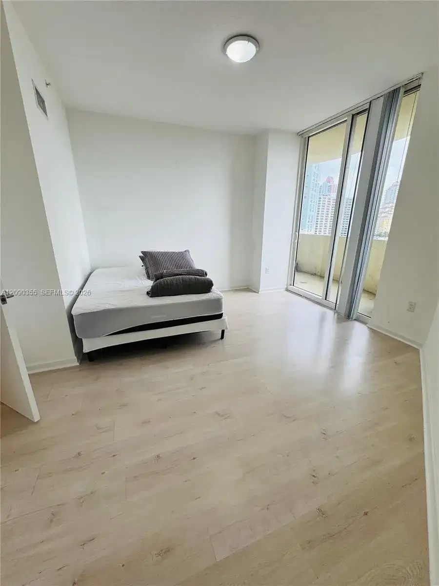 19501 W Country Club Dr # 1006, Aventura FL 33180 photo 5