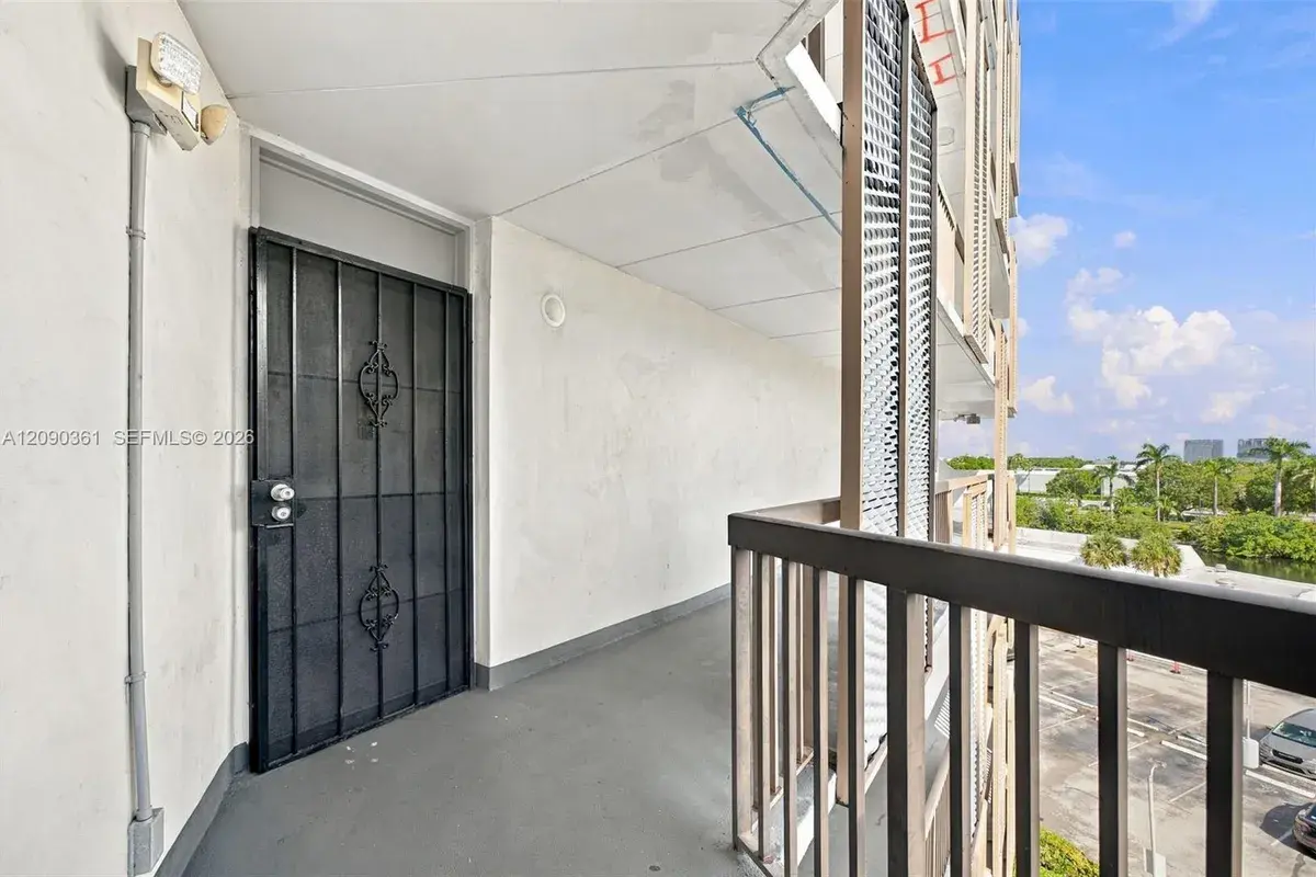 3475 N Country Club Dr # 502, Aventura FL 33180