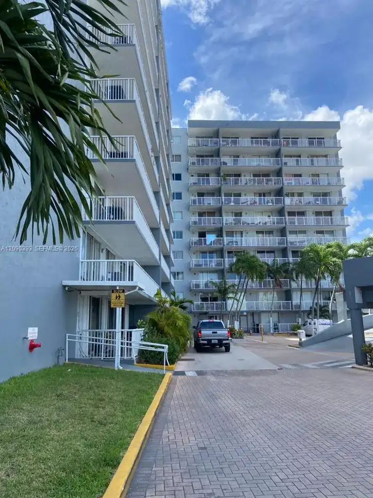 1800 NW 24th Ave # 614, Miami FL 33125