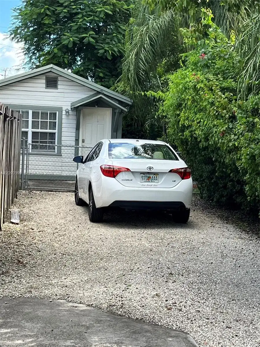 4176 SW 9th St, Miami FL 33134 photo 2