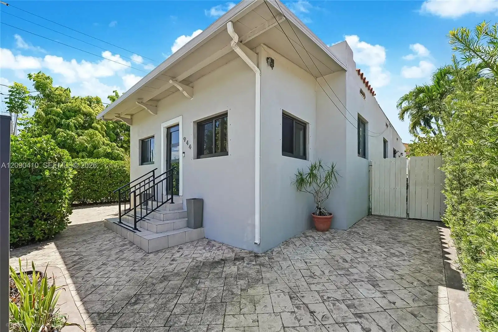 944 SW 10th Ave, Miami FL 33130