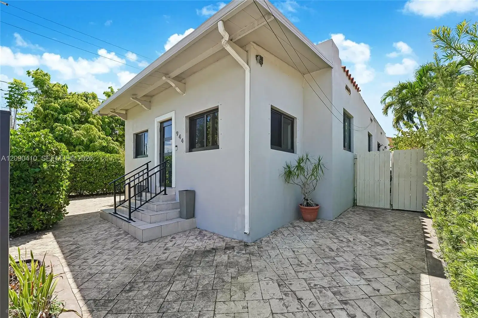 944 SW 10th Ave, Miami FL 33130