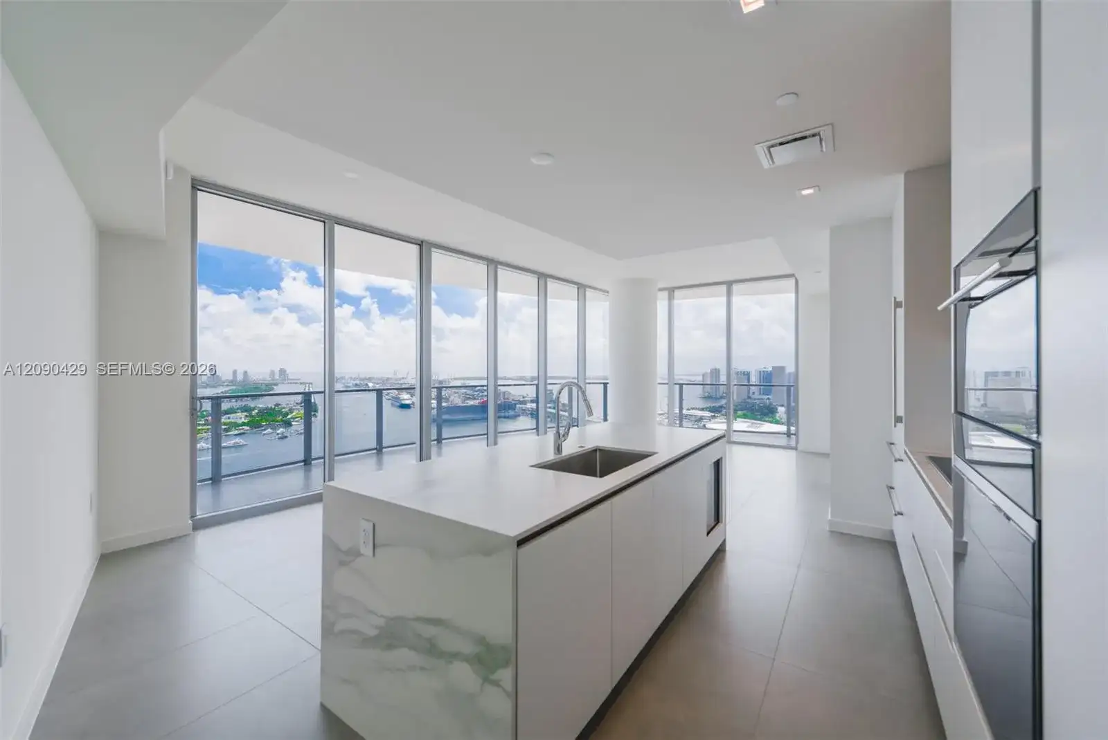 1400 Biscayne Blvd # 4201, Miami FL 33132 photo 2