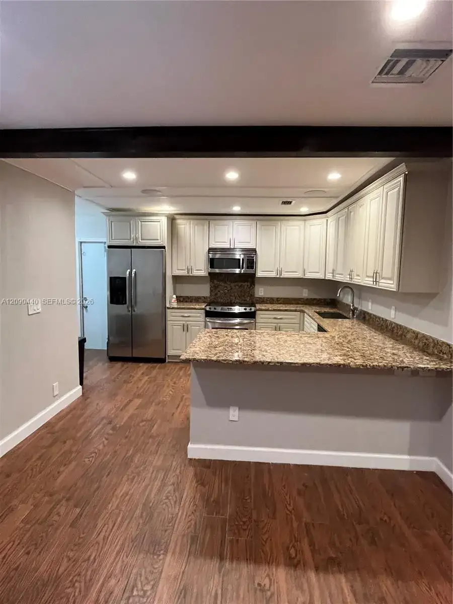217 SW 10th St, Hallandale Beach FL 33009 photo 2
