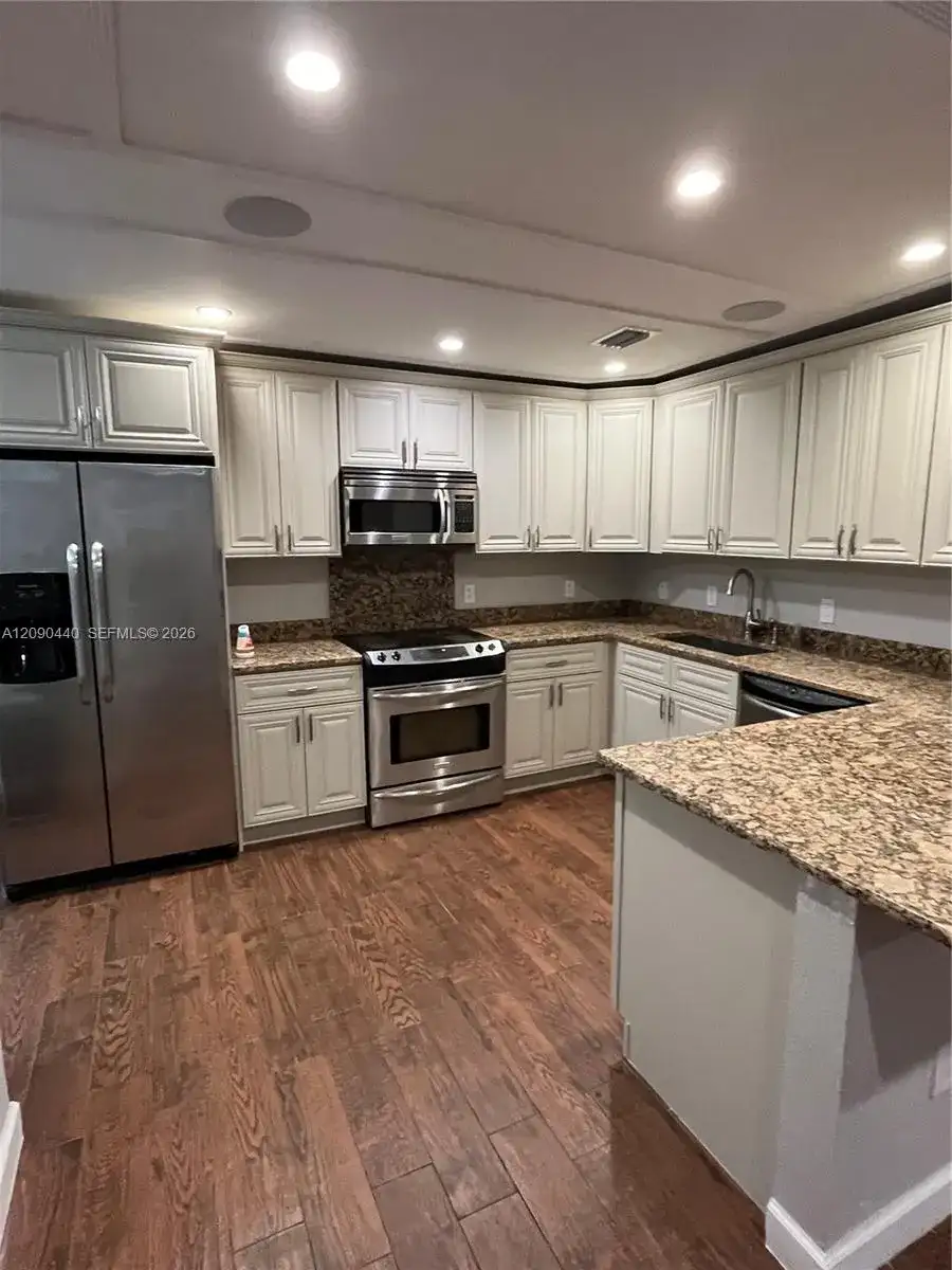 217 SW 10th St, Hallandale Beach FL 33009 photo 4