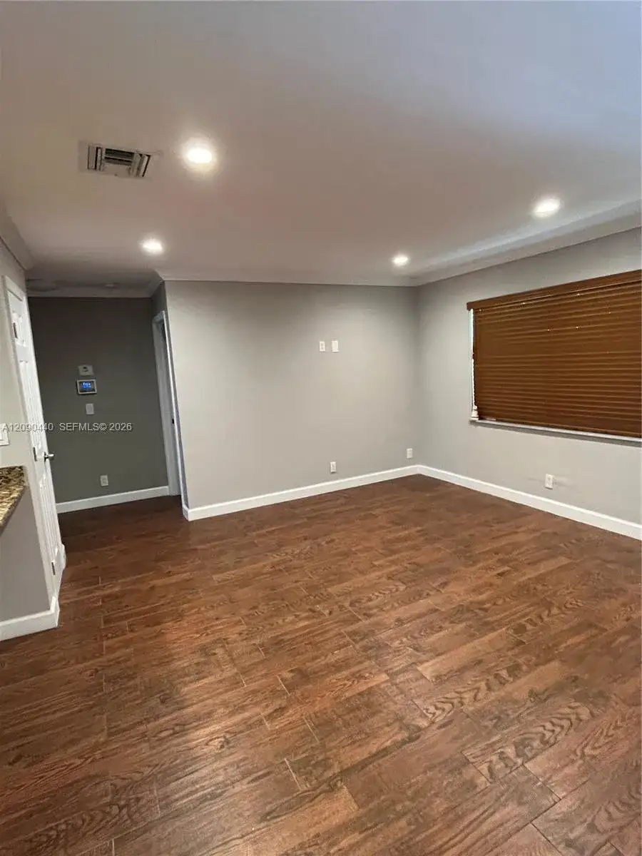 217 SW 10th St, Hallandale Beach FL 33009 photo 5