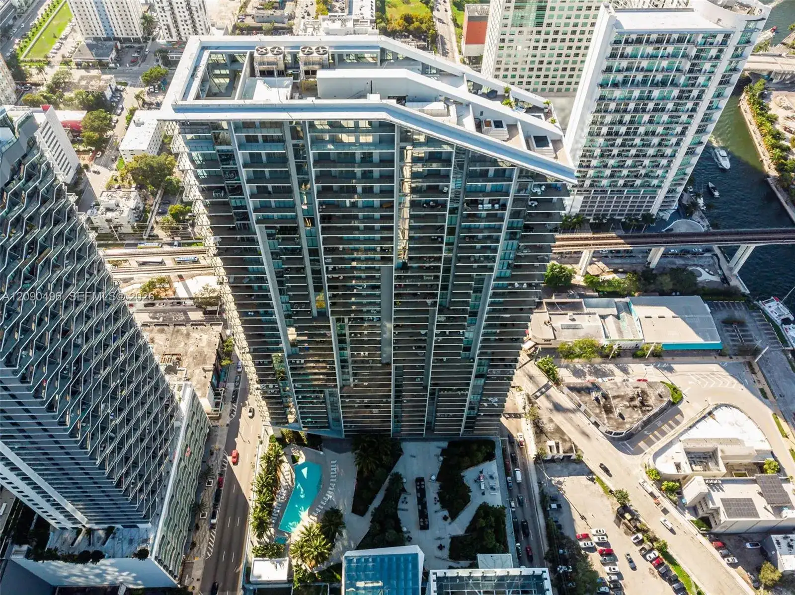 88 SW 7th St # 1901, Miami FL 33130 photo 2