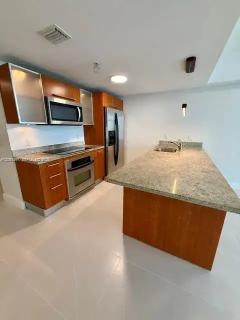185 SW 7th St # 3703, Miami FL 33130 photo 2