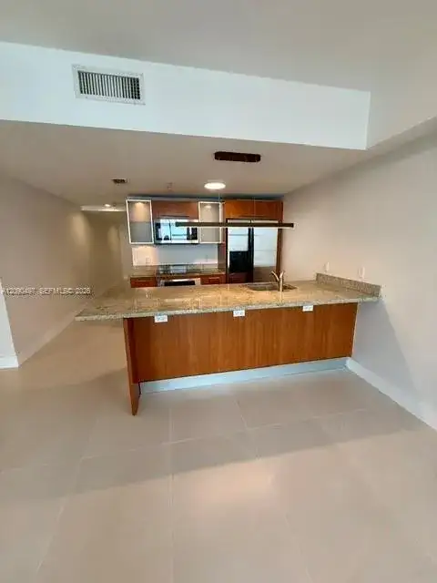 185 SW 7th St # 3703, Miami FL 33130 photo 3