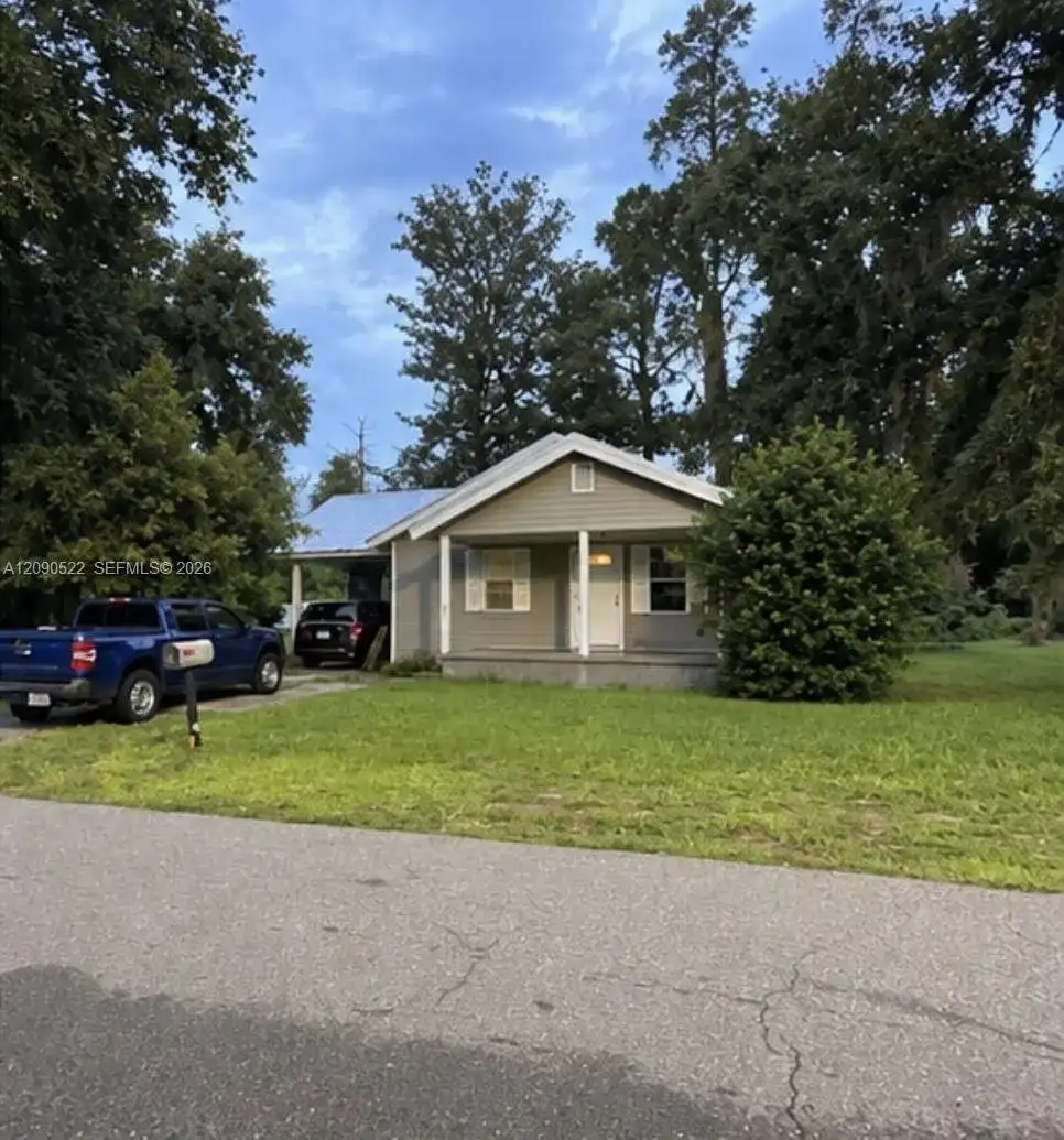 1051 Lake Dr, Other City - In The State Of Florida FL 32055