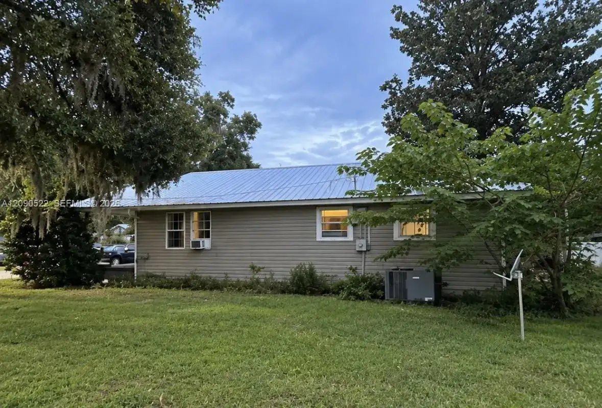 1051 Lake Dr, Other City - In The State Of Florida FL 32055 photo 2