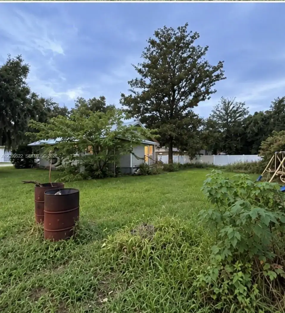1051 Lake Dr, Other City - In The State Of Florida FL 32055 photo 3