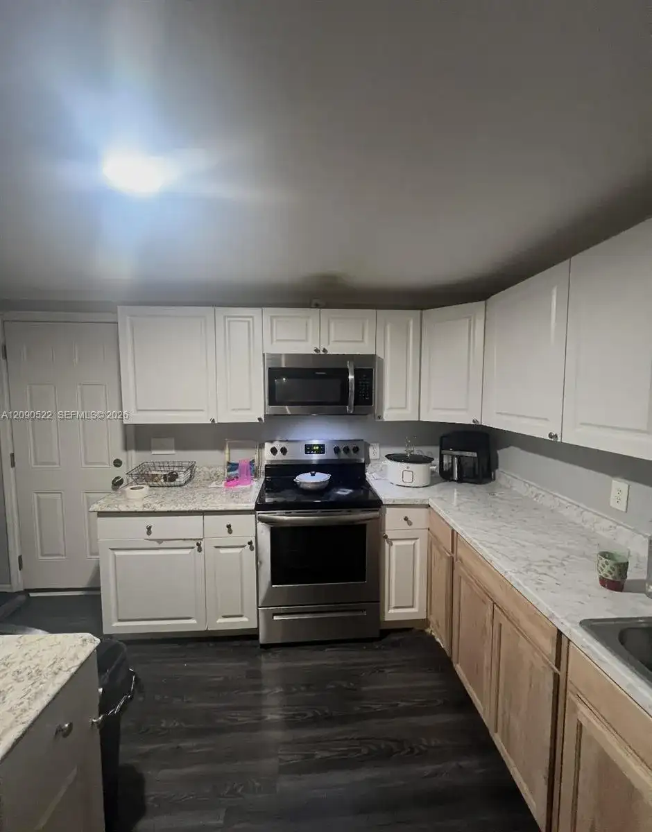 1051 Lake Dr, Other City - In The State Of Florida FL 32055 photo 5