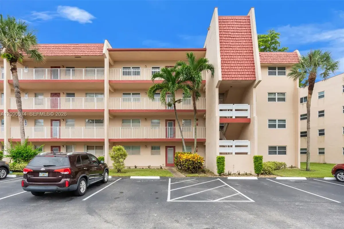 1040 Country Club Dr # 208, Margate FL 33063