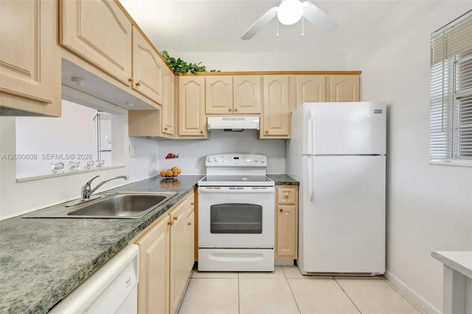 5002 NW 35th St # 306, Lauderdale Lakes FL 33319