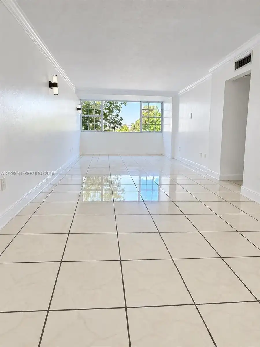 816 NW 87th Ave # 203, Miami FL 33172