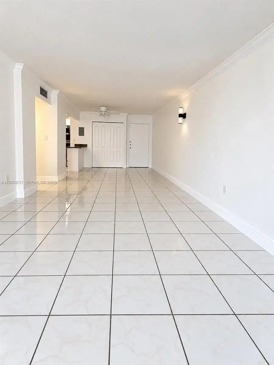 816 NW 87th Ave # 203, Miami FL 33172 photo 2
