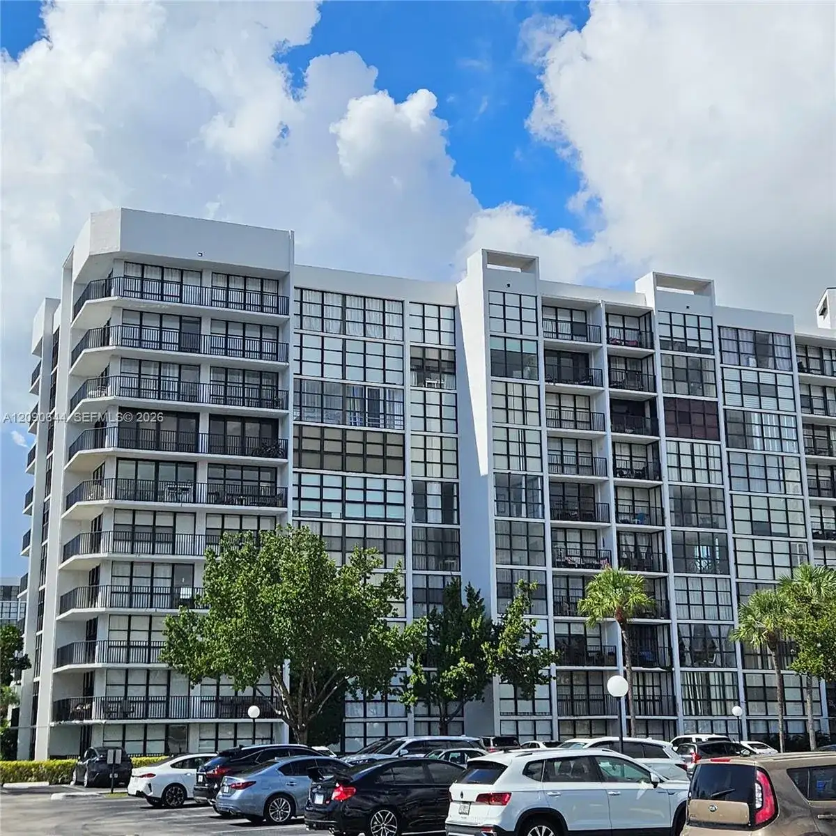 1000 Parkview Dr # 124, Hallandale Beach FL 33009 photo 2