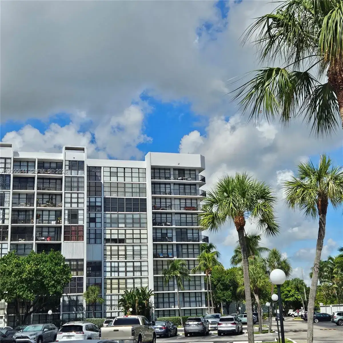 1000 Parkview Dr # 124, Hallandale Beach FL 33009 photo 3