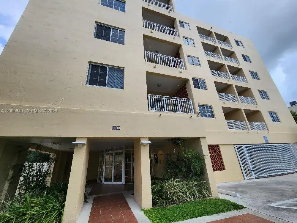 601 SW 37th Ave # 202, Miami FL 33135 photo 2