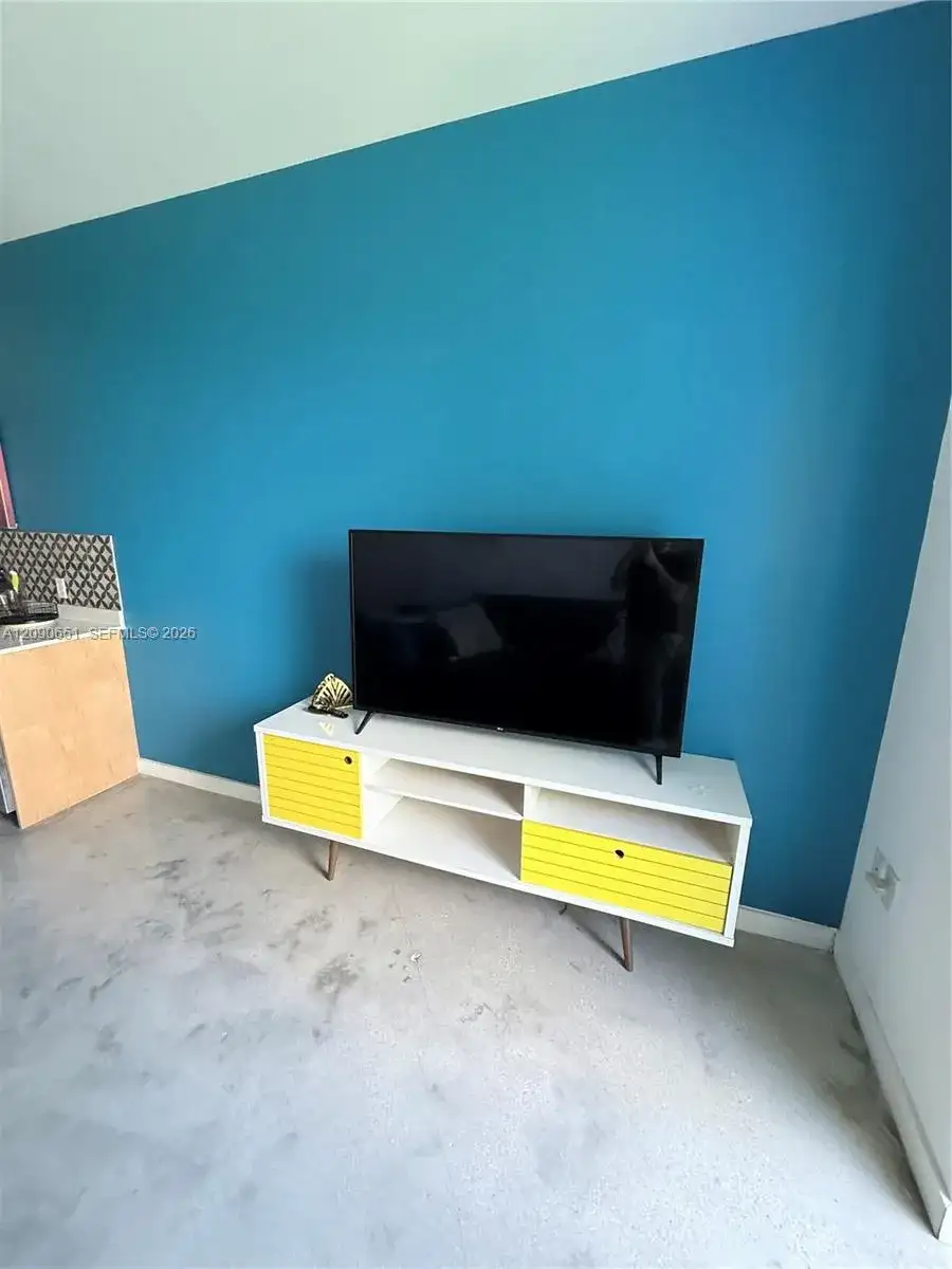 769 NW 1st St # 302, Miami FL 33128 photo 4