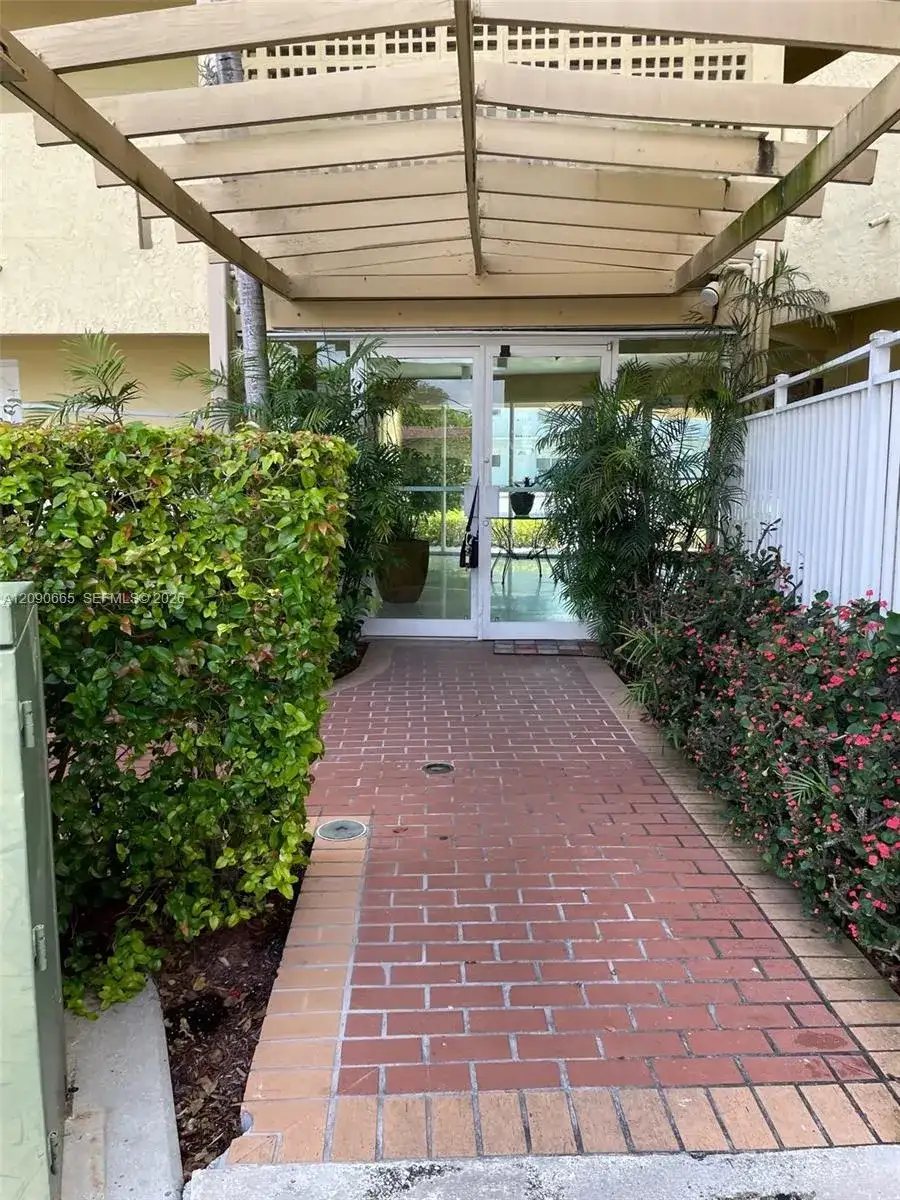 2690 SW 22nd Ave # 504, Miami FL 33133 photo 4