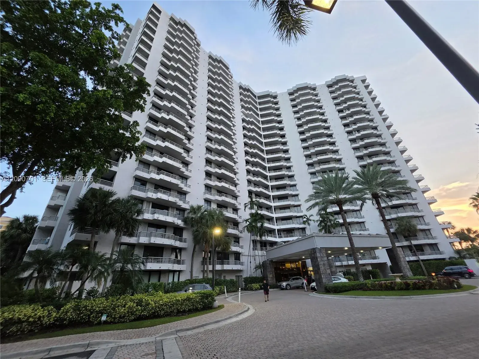 3300 NE 191st St # 608, Aventura FL 33180
