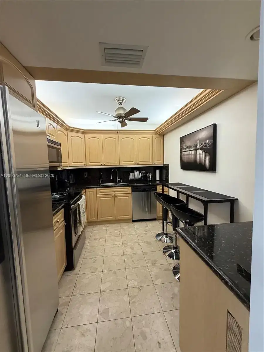 2500 Parkview Dr # 907, Hallandale Beach FL 33009 photo 4