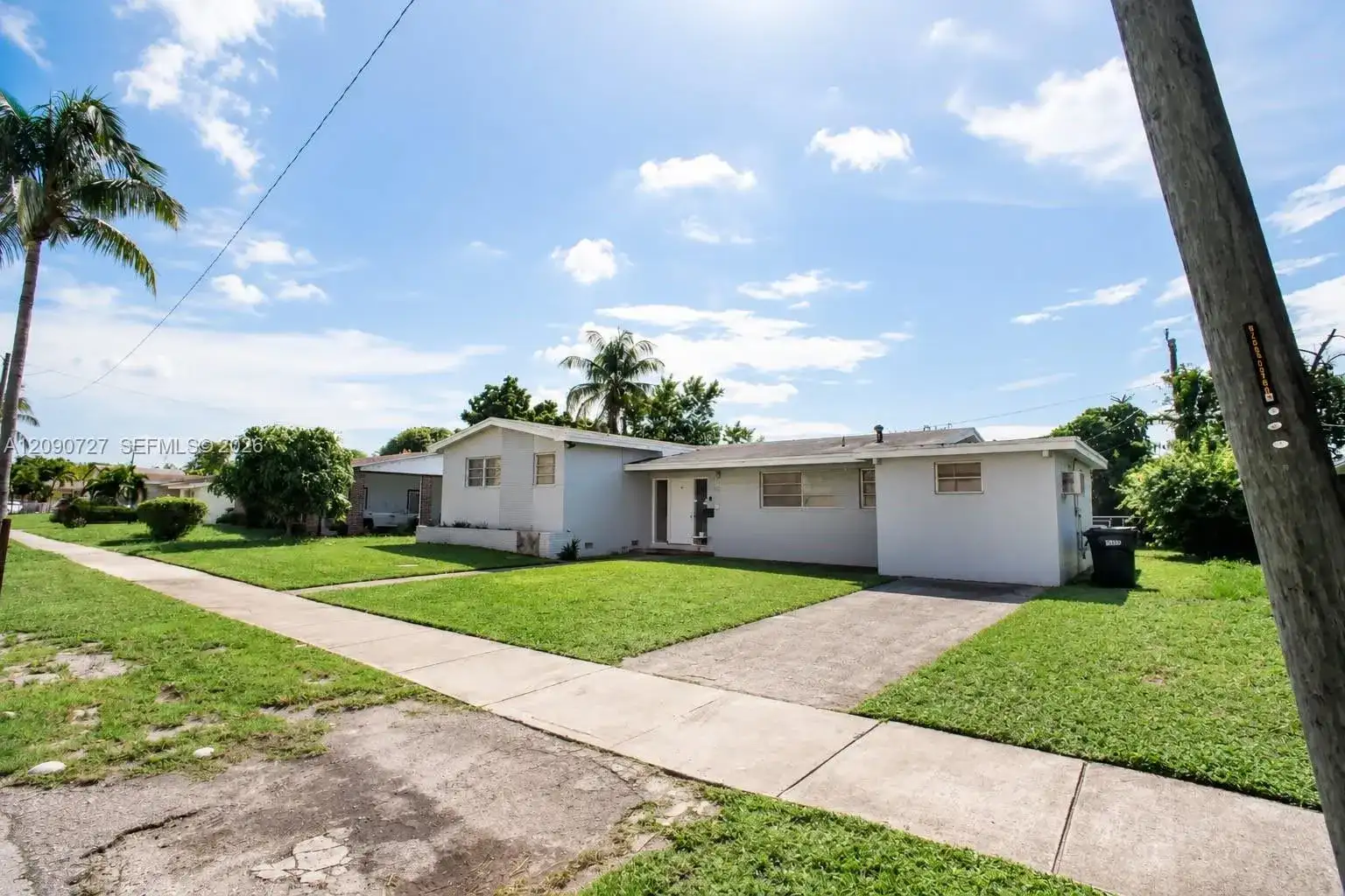 500 East Dr, North Miami Beach FL 33162 photo 2